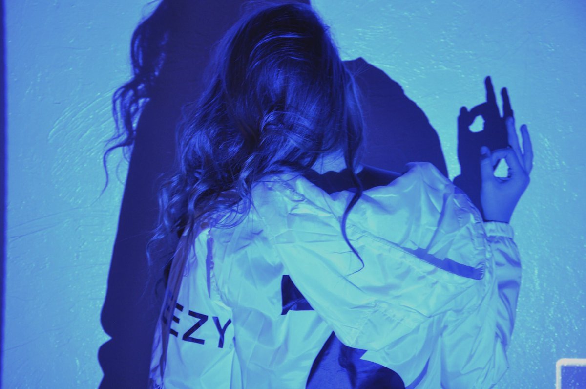 PremierAttire's tweet photo. yeezy windbreaker. [LINK IN BIO] https://t.co/8zklgK6USS