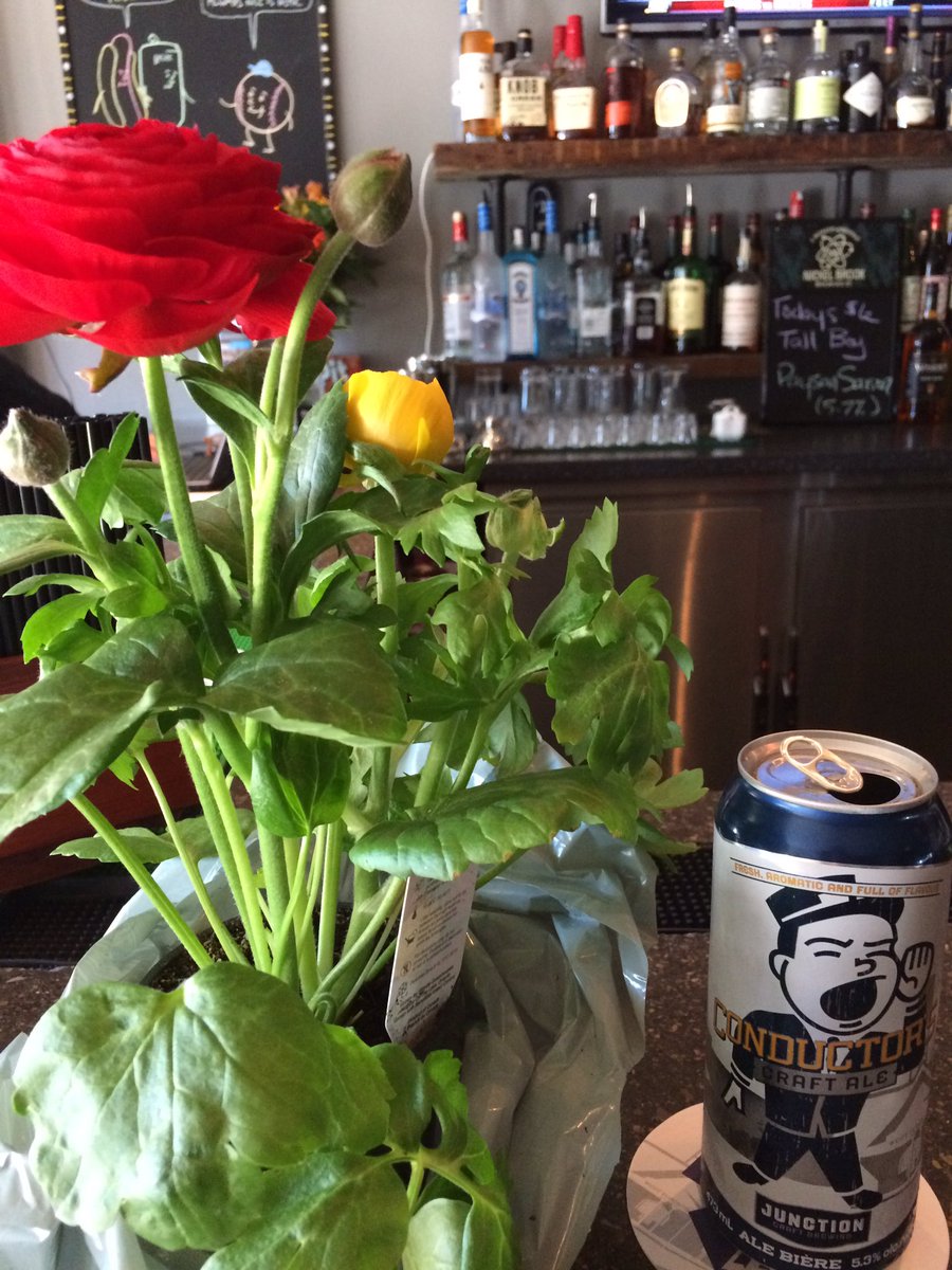 hezcunningham's tweet photo. Welcome to spring ! #beauty #roncies @JUNCTION_CRAFT @roundthehorn331 https://t.co/2YNNsbJ4er