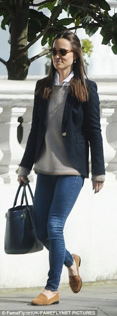 KateMCambridge's tweet photo. Spotted: #PippaMiddleton wearing @Dune_London Gaby penny loafers https://t.co/FUXb25iI1l &amp; @AspinalofLondon tote bag https://t.co/C8gB726wK8 https://t.co/A5HZn3wiG6