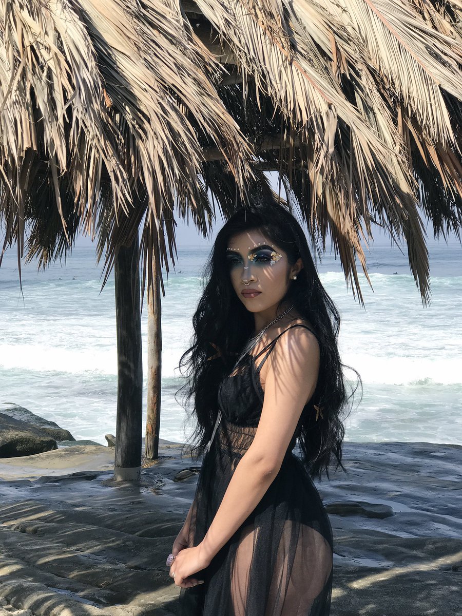 veexrenee's tweet photo. I've lived in SD my whole life and had no idea this shack existed... here is a lil sum sum of what I did this morning ✨🐚 https://t.co/r54x1cucfB