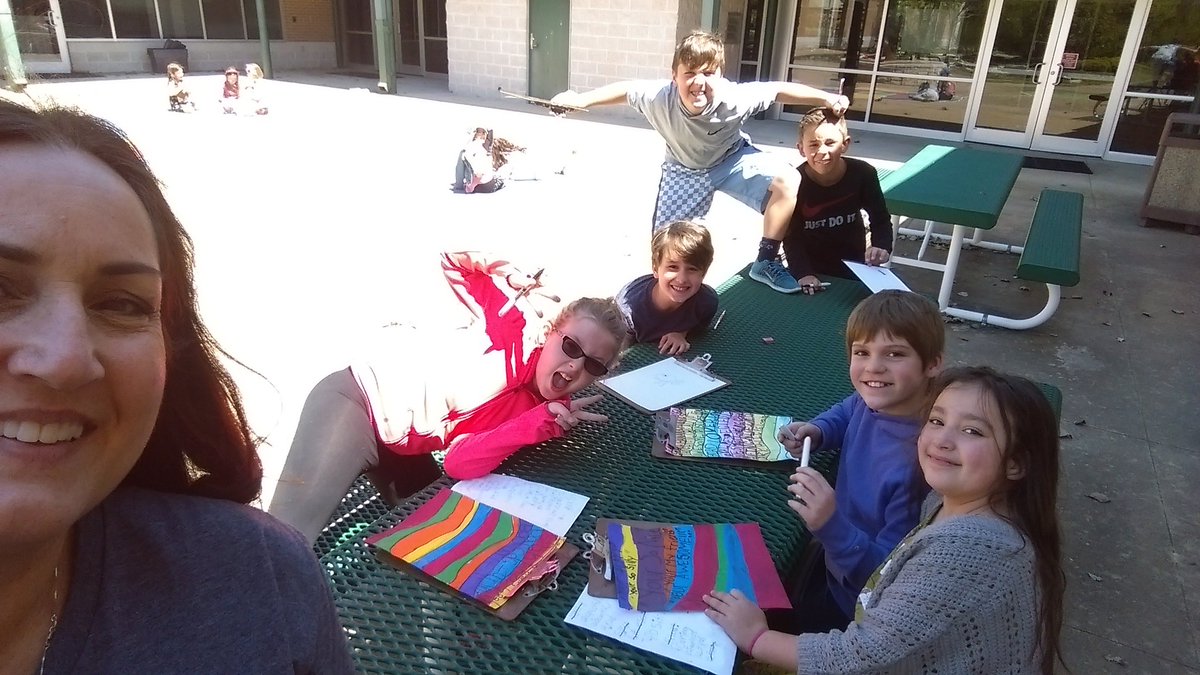 WalkerLibrary's tweet photo. There is nothing better than outside art with @CindiBolton on a warm Friday afternoon! #WalElm #nosubneeded https://t.co/bH6SvJJQAa
