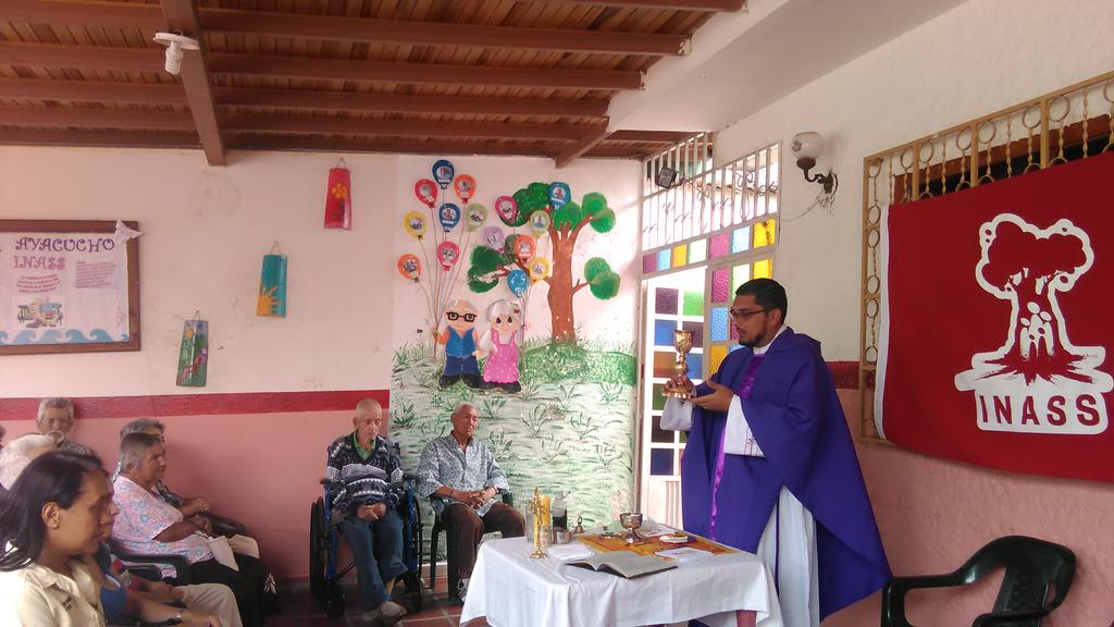 centro_ayacucho's tweet photo. Misa en memoria de nuestro eterno lider Hugo Rafael Chavez Frias. https://t.co/biuafzDeUl