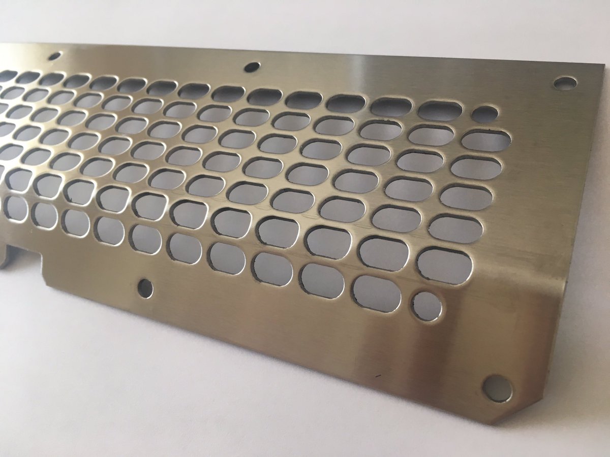 Defenderupgrade's tweet image. With the sun shining it's a great time to smarten up your truck. so why not treat your defender TDCI  air con grill with a new lower grill