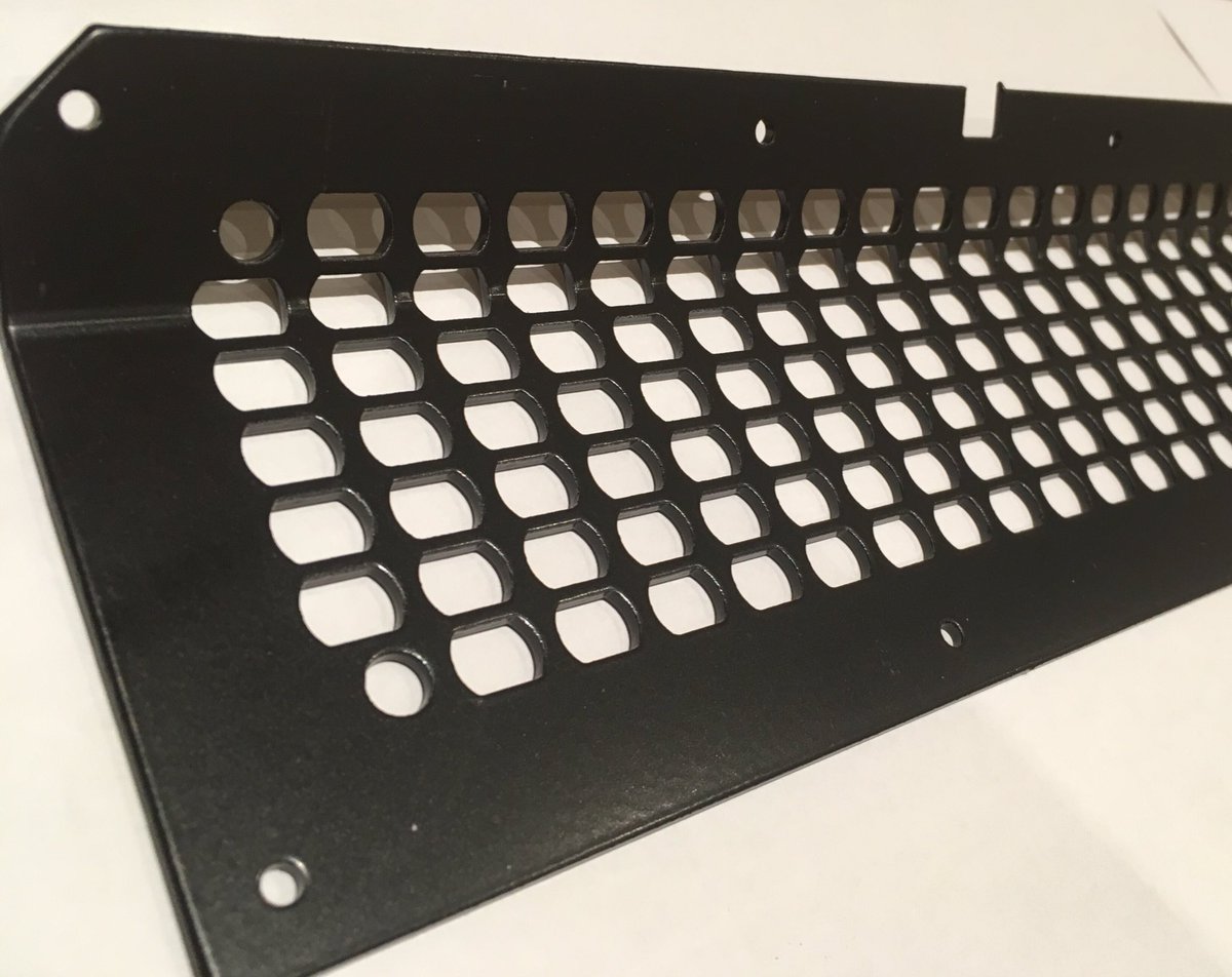 Defenderupgrade's tweet image. With the sun shining it's a great time to smarten up your truck. so why not treat your defender TDCI  air con grill with a new lower grill