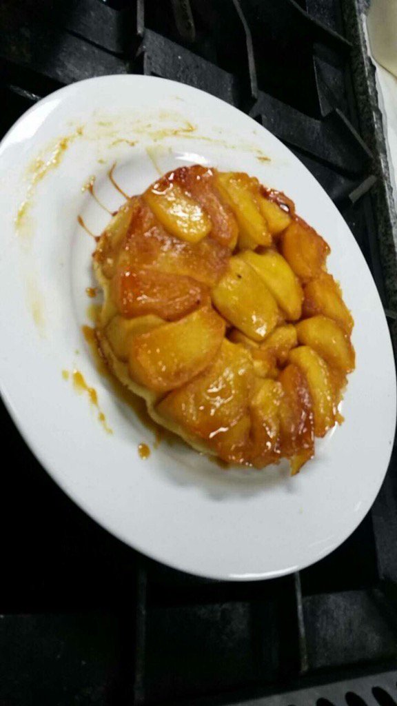 jime_perna's tweet photo. Una muy buena Tarta de manzana @GatoDumasCG 🍎 🍏 https://t.co/MM6VKLHOqb