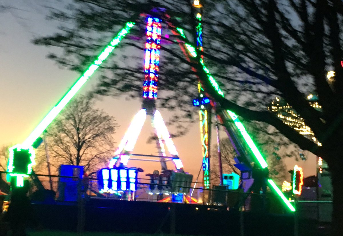WhosKateStrange's tweet photo. And it always feels like a Summer evening when the fairground is in town #Bristol #EasterHolidaysBegin https://t.co/GSD8kmKk3y