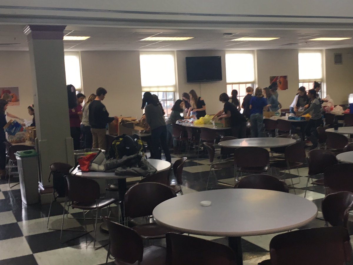 NA_service's tweet photo. 100+bagged lunches and 100 toiletry bags made in 30 minutes! #speeddeamons #SN2S #service @BridgesSummitNJ @NewarkAcademy https://t.co/xedbs68mrO