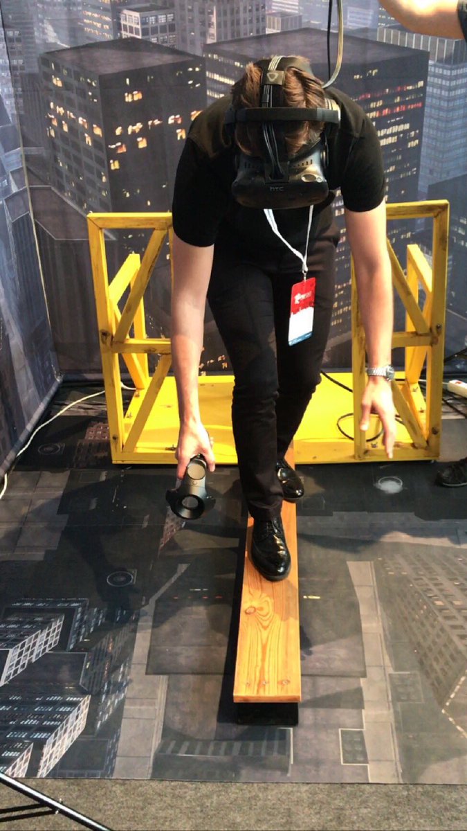 kim_hedberg's tweet image. Inriver CEO Niclas Mollin trying out the plank challenge with #stratiteq at#pimpoint17