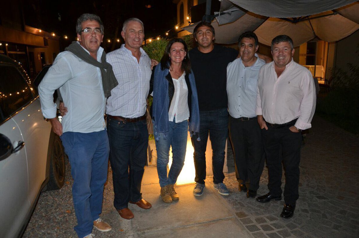 mixbecerr's tweet image. Gente que quiere al Hockey Argentino.