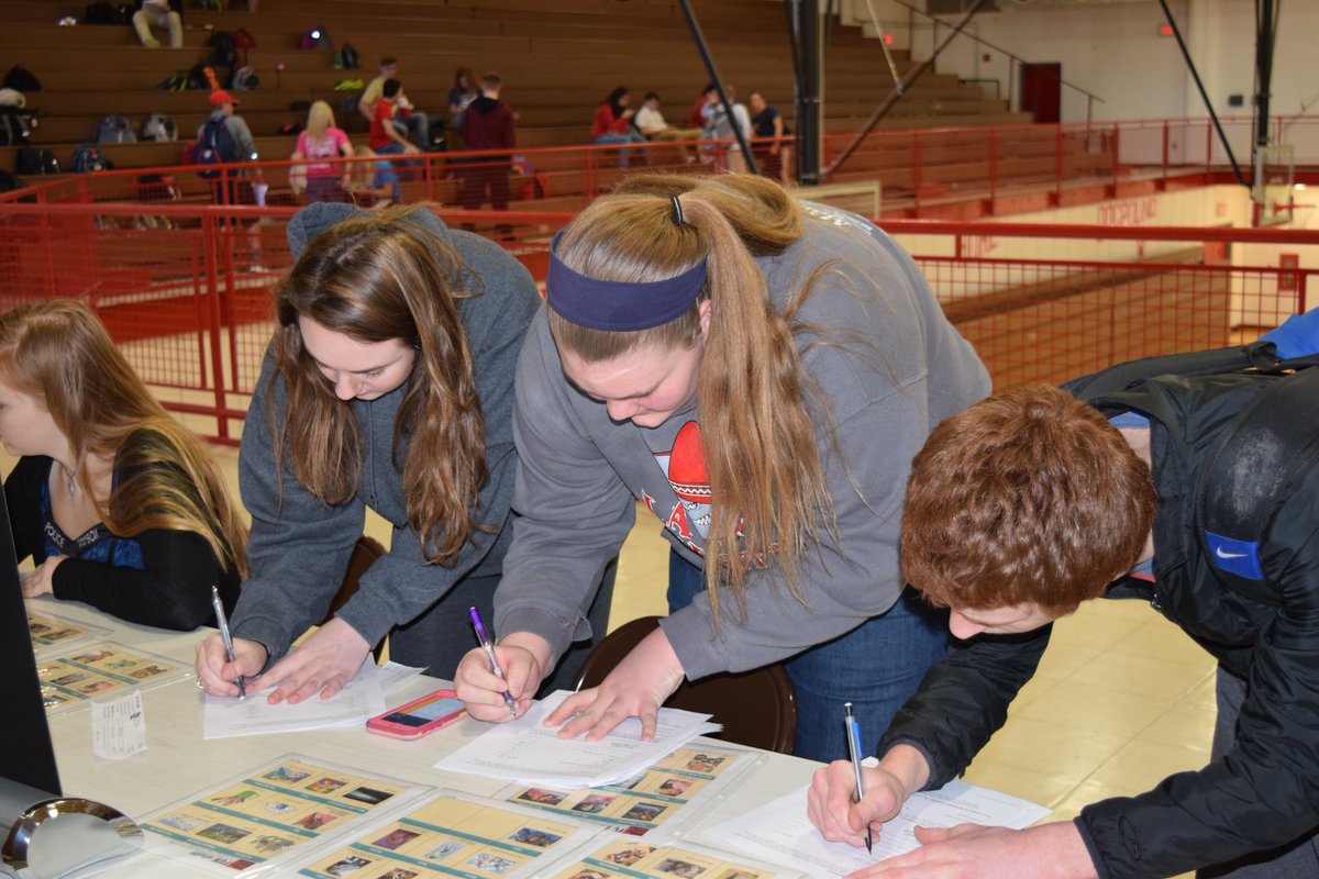 schsstories's tweet photo. #schsmo students in @Mrmcbusiness, @SarahDierker &amp; Mrs. McDaniel's business classes participate in MadCity Money today.  #stcr13 https://t.co/08664BY1lV