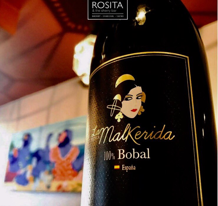 deVinosUK tweet media