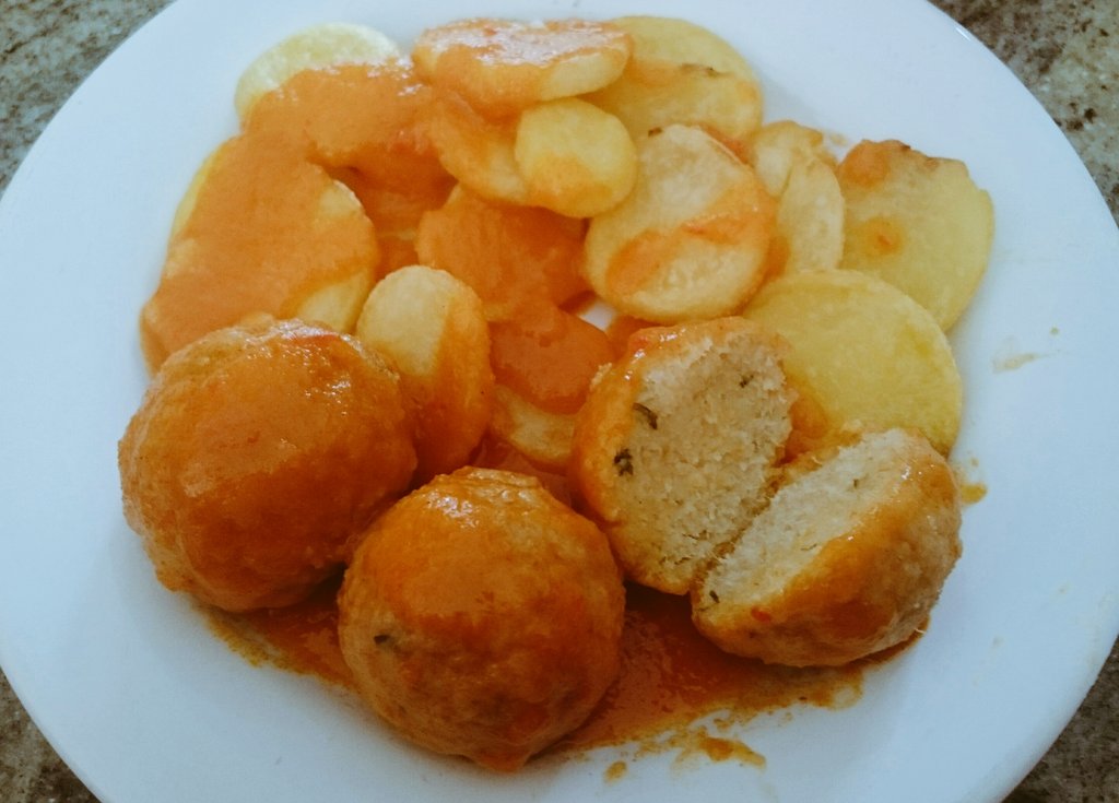 RepostPDC's tweet photo. ¿Te apetece un tapeo diferente y cuaresmal? ¡VEN A PROBARLO!
#Pavías 
#AlbóndigasBacalao #PimientosRellenosSalsaErizos https://t.co/3Y7zUvPH7o