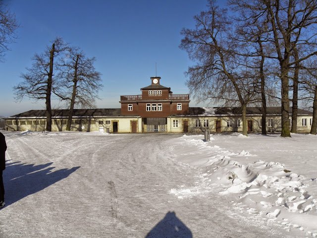 amauthausen's tweet photo. En el dia del pueblo gitano desde Buchenwald recordamos a todas sus victimas en los Campos nazis. https://t.co/6eLtHUO55g