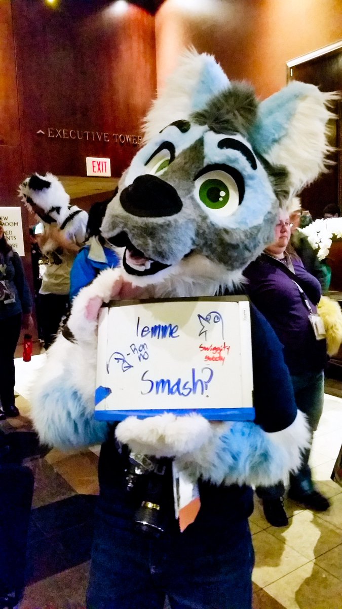 I got you blue!
#FursuitFriday #lemmesmash #benisahoe
📷: @FivesVsWorld