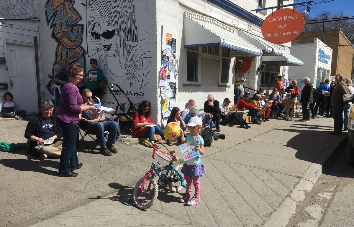 PrairieTrusz's tweet photo. #DEARSASK #saveSKlibraries #librairiesmatter #Sklibraries Read-in at @Carla4Lakeview Carla's Cathedral office at noon today. Stop the cuts. https://t.co/rjQKsUX3qG