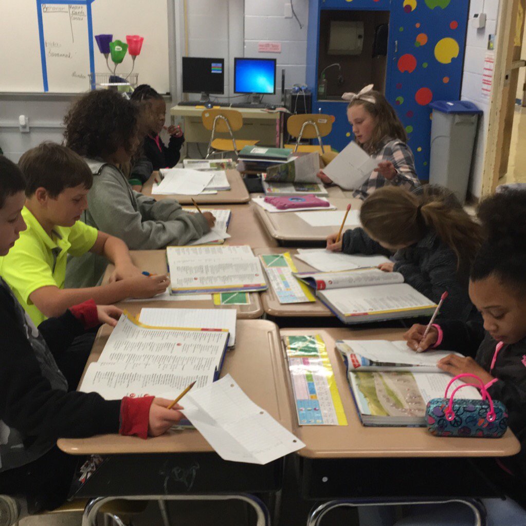 JBESKCrew's tweet photo. Collaborative research for @DiscoveryEd Boards! #growmaury #pbl @MauryCoSchools @DIPLOMA_MCPS @cjmarczak https://t.co/FBGaLpcv8N