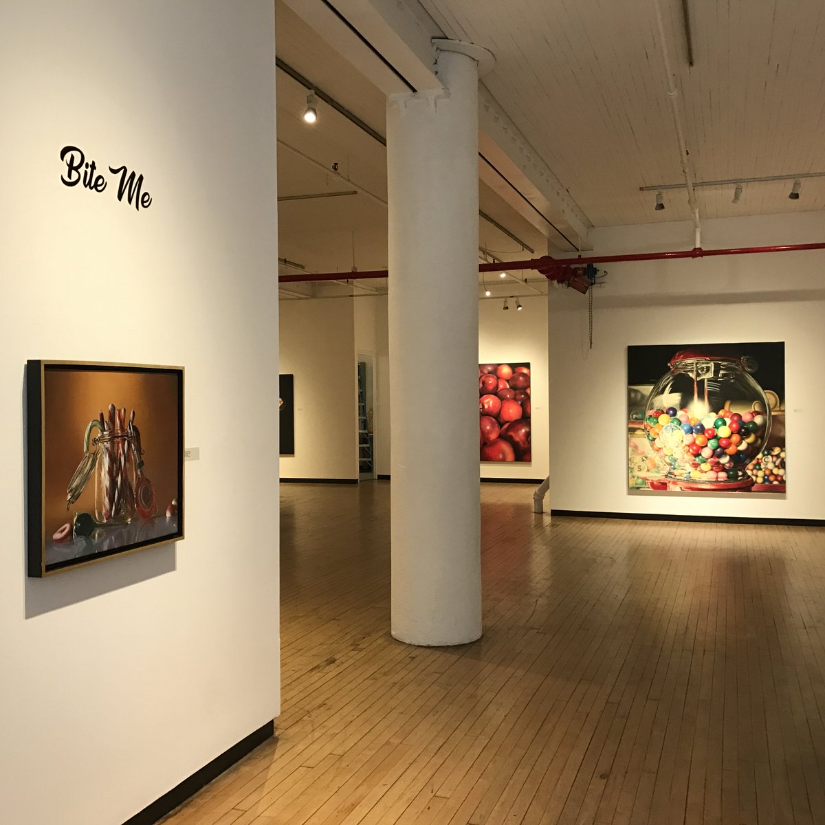 MeiselGallery's tweet image. Good enough to eat! "Bite Me" is on view until 4/29. #biteme #food #paintings #photography #nyc #soho #gallery #realism #candy #apples