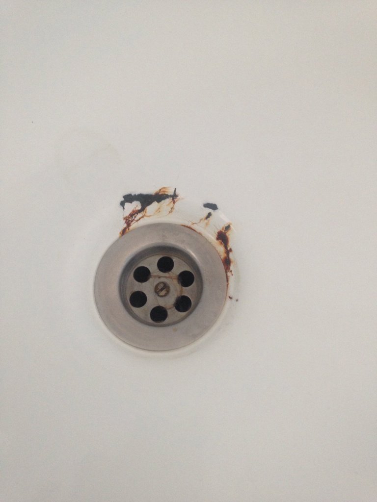 1UltimateFinish's tweet photo. Sometimes in can be cheaper to repair rather than replace. Damage around bath plug fully restored. #surfacerepairs https://t.co/i39XBpjXWY