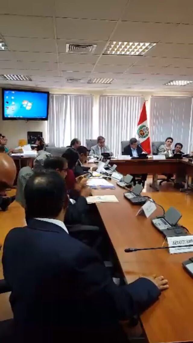 Josefavillat's tweet photo. SR @BienvenidoRamrz TRAICIONÓ A 12 MIL FAMILIAS CAS @PFuerzaPopular AQUÍ LA SECUENCIA D #BienVendido @Cas_a_728 DURANTE SESIÓN @congresoperu https://t.co/W7z1tLZeem