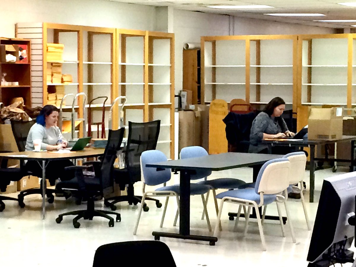 MCPSSLMP's tweet photo. Having to tell tell media specialists to go home to begin Spring Break...#dedication #bookreviews @HRuff1 #slmp16 https://t.co/Gcg0demS1Y