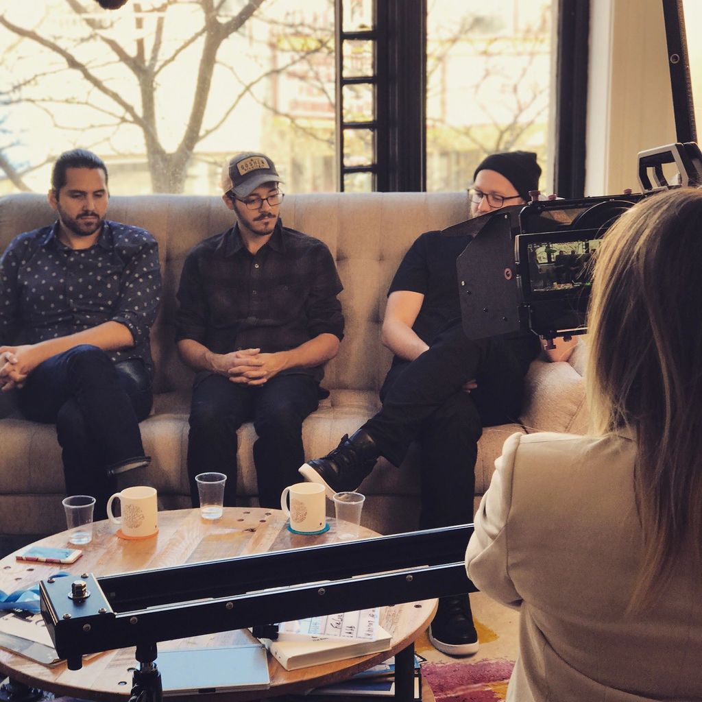 5CoreMedia's tweet image. Love having all this talent here for the @riverbendfilmfest Our brains are full of great #filmmaking insights. #go… ift.tt/2o6WOV3