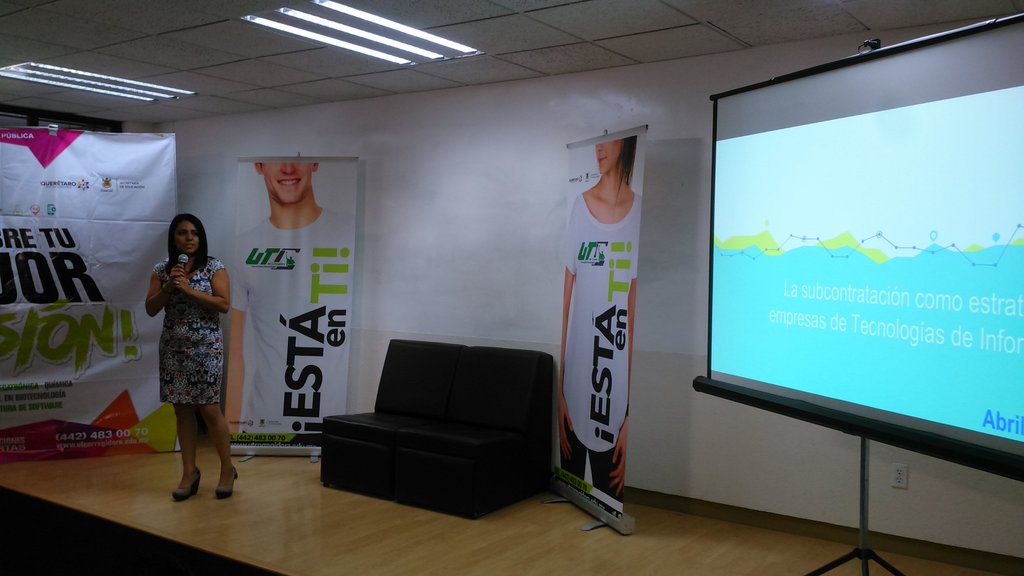 ragarciaUTC's tweet photo. Lesly Mayorga y la propuesta del Outsourcing #UTCEstáEnTi #TICUTC #ArqSoftwareUTC https://t.co/lUaywNX9qc