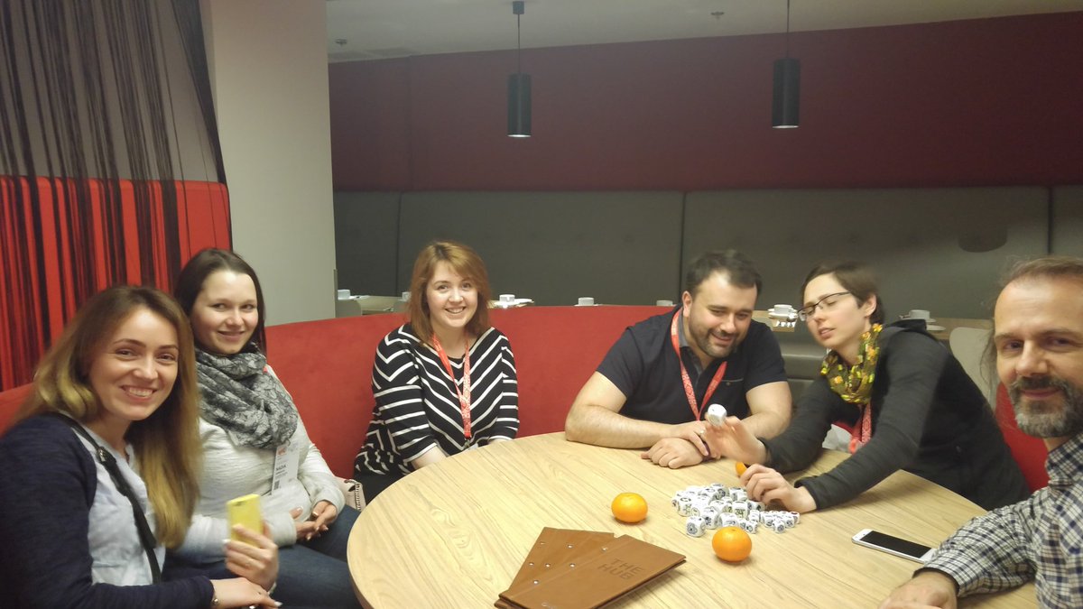 gil_zilberfeld's tweet image. It&apos;s story cubing times #agileee nights.