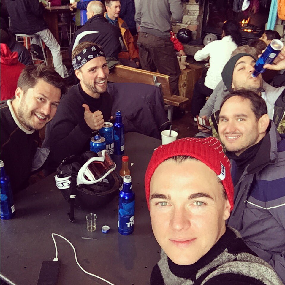 JesseMcCartney's tweet photo. Me &amp; The boys gettin after it. Fresh Pow and some Bud Lights! Life's Good! @thecalebwilson @mr.futterman @drewlipson @bdavidowitz #DIRTY30 https://t.co/CzIZz9HsNX