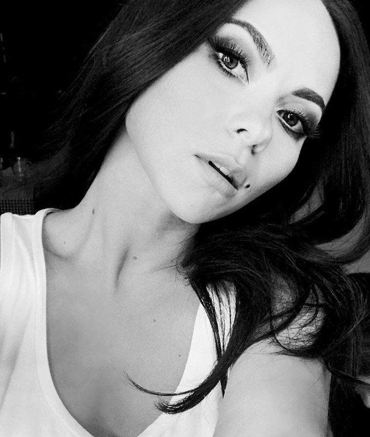 InnaGreece's tweet photo. ♥️💋 @inna_ro https://t.co/AIGWKiC1hp