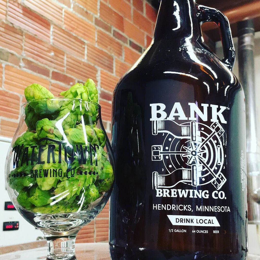 bankbrewing's tweet photo. 🍻#nationalBANKbeerday 😂 https://t.co/gYaQFC6oqi #GetBankd #BankBrewing #MNBeer https://t.co/qpEXZVYvQ3