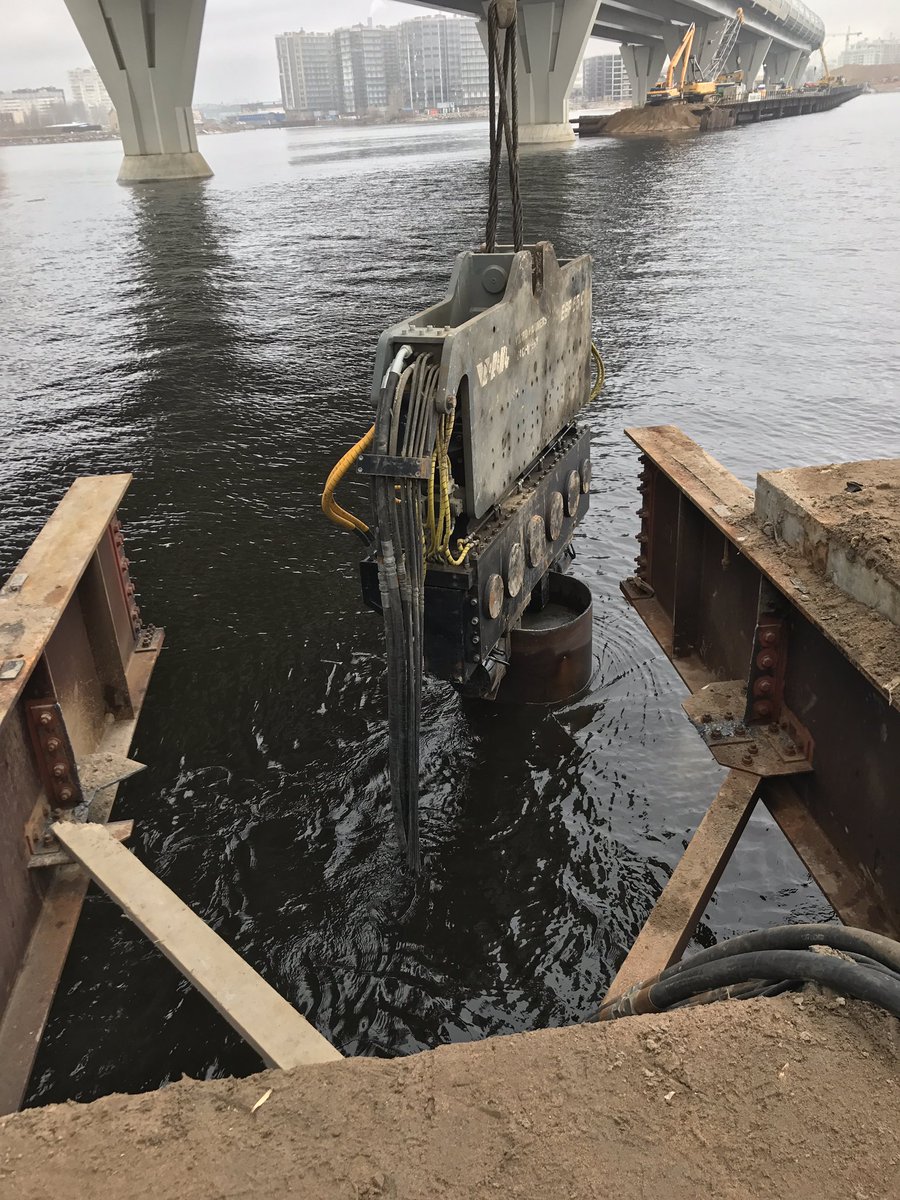 IPO_US_Market's tweet photo. #esf55 #vhm #construction #vibrohammer Возвращаемся в Санкт Петербург для извлечения временных опор #ЗСД https://t.co/esVEWcgRGd