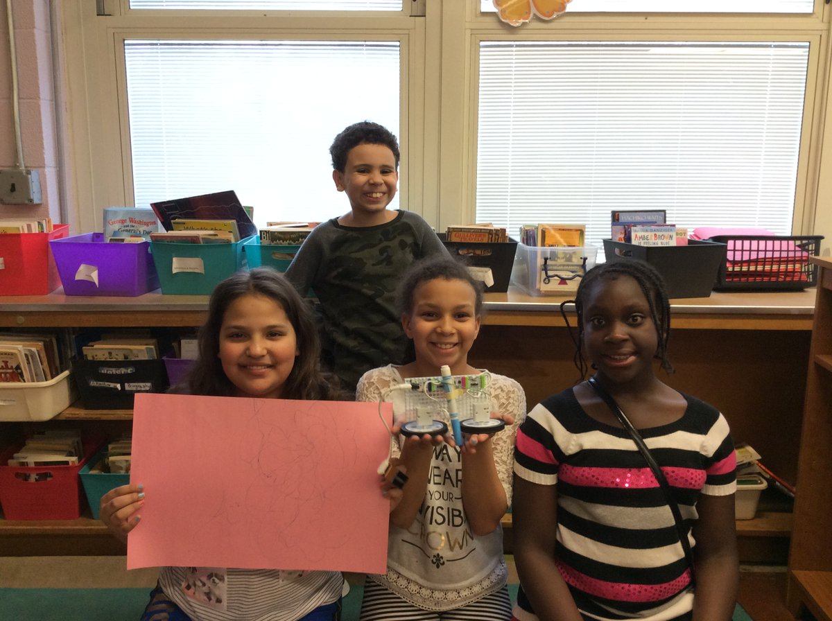 Using <a href="/littleBits/">littleBits</a> to make a work of art! #teamwork #handsonlearning <a href="/MrsShermanWTSD/">Mrs. Sherman</a> <a href="/StaceyArvanites/">Stacey Arvanites</a> #kidtweet