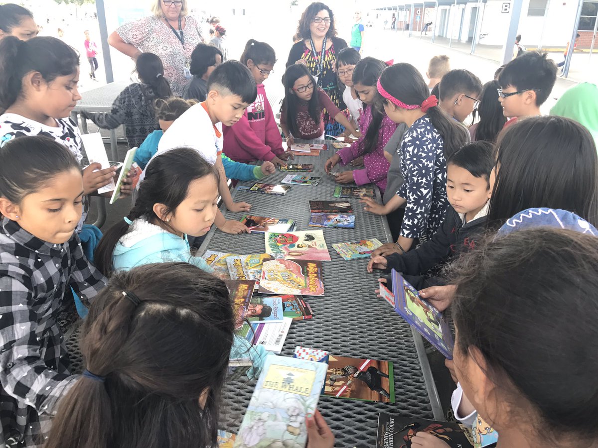 LvuTran's tweet photo. Thank you RIF!  Each student @SchmittWsd @SchmittElement1  received a free book to keep!  @LvuTran https://t.co/jLqa1zQtXS