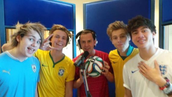 liewtome's tweet photo. 💛💚 https://t.co/kbrr59ZKmI