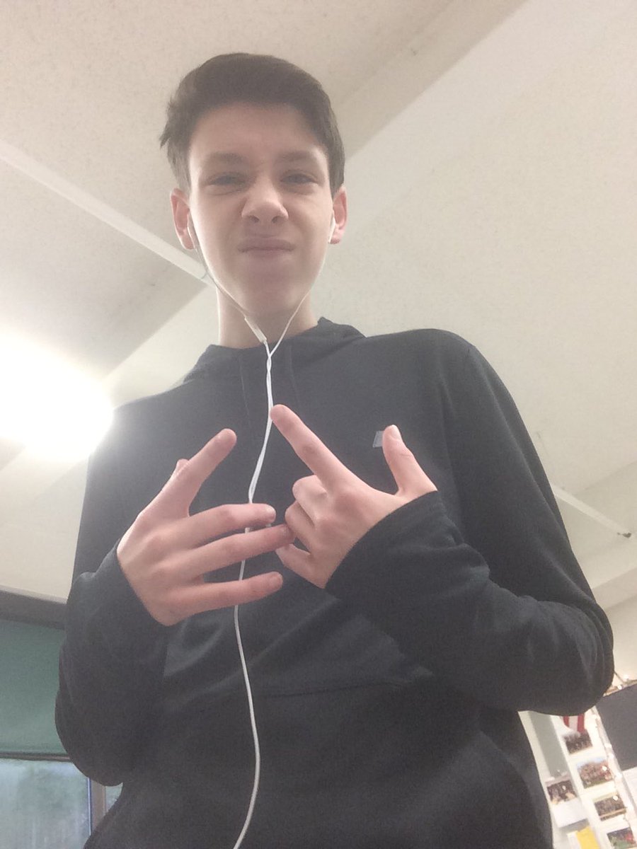 Rob_inzinna's tweet image. ❌❌100 retweets and he'll bleach his hair❌❌