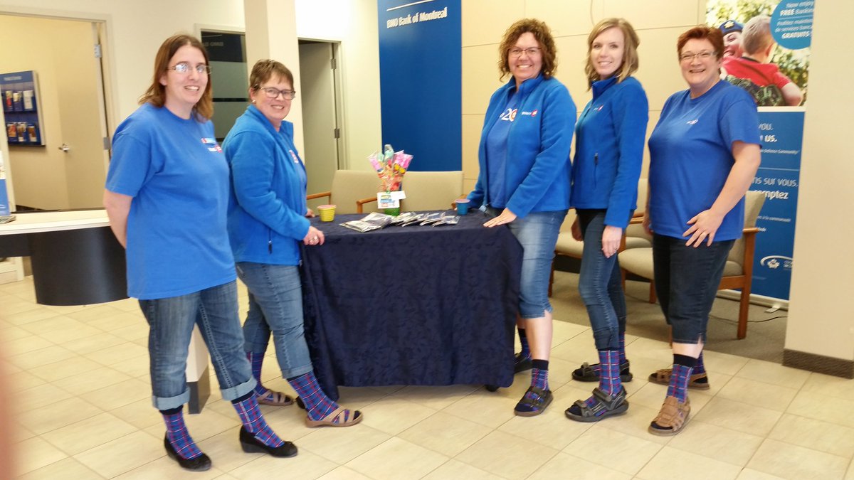 TannisGraham's tweet photo. Rocking the socks for Kids Help Phone https://t.co/mLcG6T5ogN