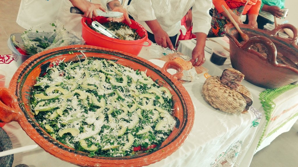 NexosTuristicos's tweet photo. Culmina #Kultur2017 con degustación de #CocinaTradicional #Ixtlahuaca #Edomex @ferolivera09 @SECTURGTO @EdomexTurismo @foronalturismo 😉🍴👌👏👏 https://t.co/D2qfqZMpVX