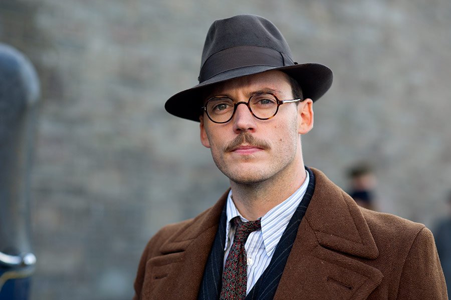sclaflinorg's tweet photo. 📷 GALLERY ADDITIONS: "Their Finest" Production Stills https://t.co/A7UrmRgPia #SamClaflin #GemmaArterton #TheirFinest https://t.co/hrq1dB3xRX