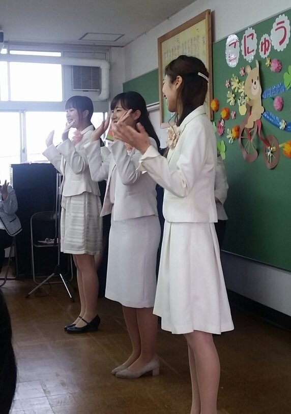 宮嶋良造 Sur Twitter 8日相楽台 さがなかだい 保育園の入園式に出席しました 弱い雨が降っていましたが満開の桜が入園を祝っていました 保育士さんの手遊びや人形劇で和やかな入園式になりました 新入園と進級の111人の子どもたちの健やかな成長を願っています