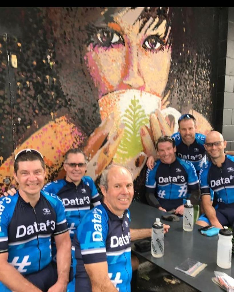 Saturday crit racing for the young guns #nundahpants #foreverkids #leavepasslife

<a href="/skratchlabs/">Skratch Labs</a> 
<a href="/fe_sports/">Fernanda Monturil</a> ift.tt/2oSjlVH