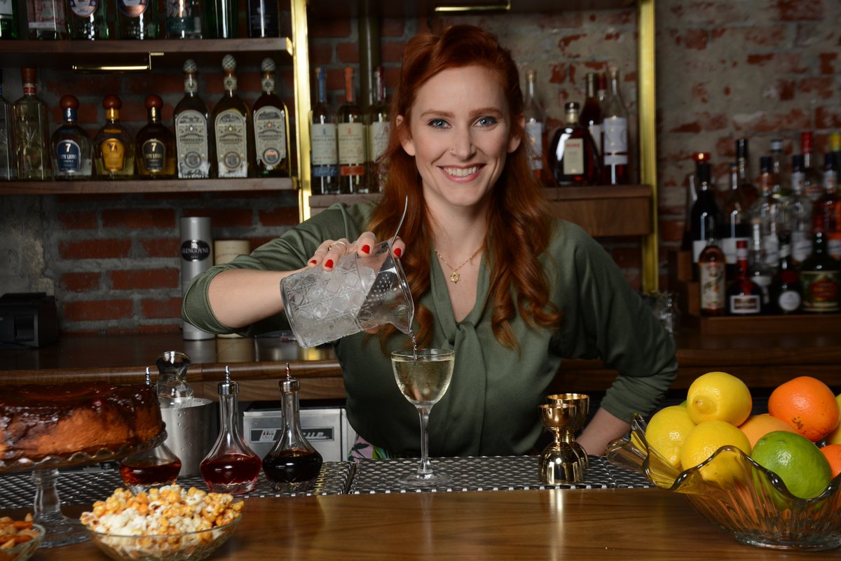 MastersofTaste's tweet photo. It's #CocktailTime and can't wait to see what 50s inspired cocktail #BeverageMaster Bethany Ham & @BirdsandBeesLA will create this year! https://t.co/WY5DsyiOw9
