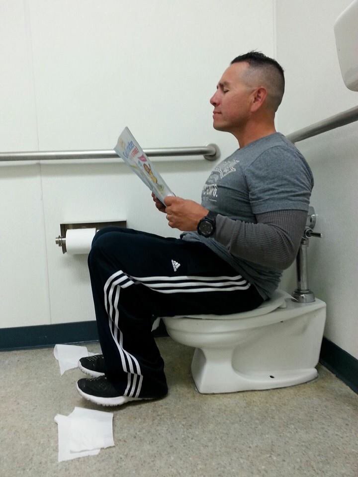 munkeebars's tweet photo. Hmmm what's my next move? Sitting on a tiny toilet does something for my self esteem...thinking big! 😜 #AManWithADream #independentArtist https://t.co/8DazeubRhN