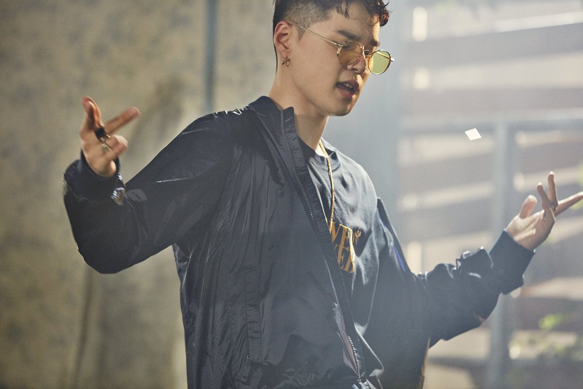 KOLONSPORT's tweet photo. 뮤지션 #딘 (DEAN), #코오롱스포츠 #플라워파워 화보 공개! 음악만큼이나 감각적인 화보 지금 바로 확인 해보세요! ▶ https://t.co/uP4RcQNkFT *플라워파워 뮤즈 #배두나 와 딘이 함께하는 뮤직비디오 4.14(금) 커밍순! https://t.co/tvsTjNzorL