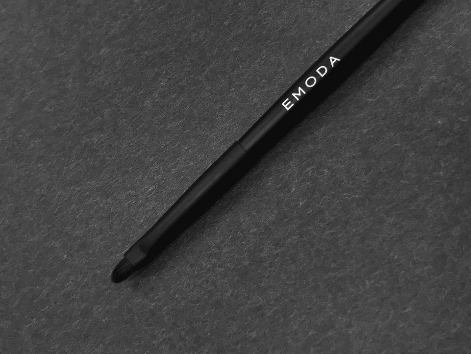 EMODA_COSMETICS's tweet photo. EYE MAKEの完成度を高めてくれる
ペンシルで書いたアイラインをぼかしたり、はねあげるのにも最適◎
https://t.co/oNf5iCZZ63 https://t.co/o1YHfyerN4