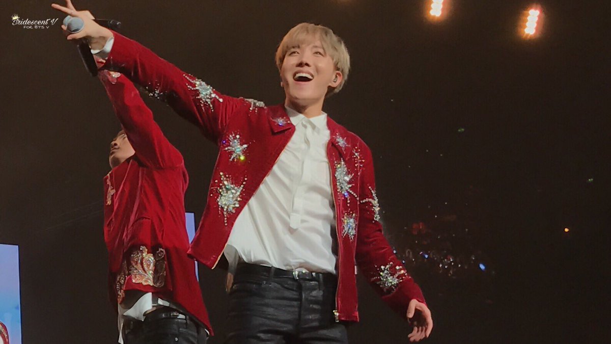 IRIDESCENTV95's tweet photo. 170204 Wings Tour in Anaheim
Your my hope your my angel your my hobi🐻❤️

#제이홉 #JHOPE #방탄소년단 #BTS #TWTinAnaheim #WingsinAnaheim https://t.co/NL1ToXDuxn