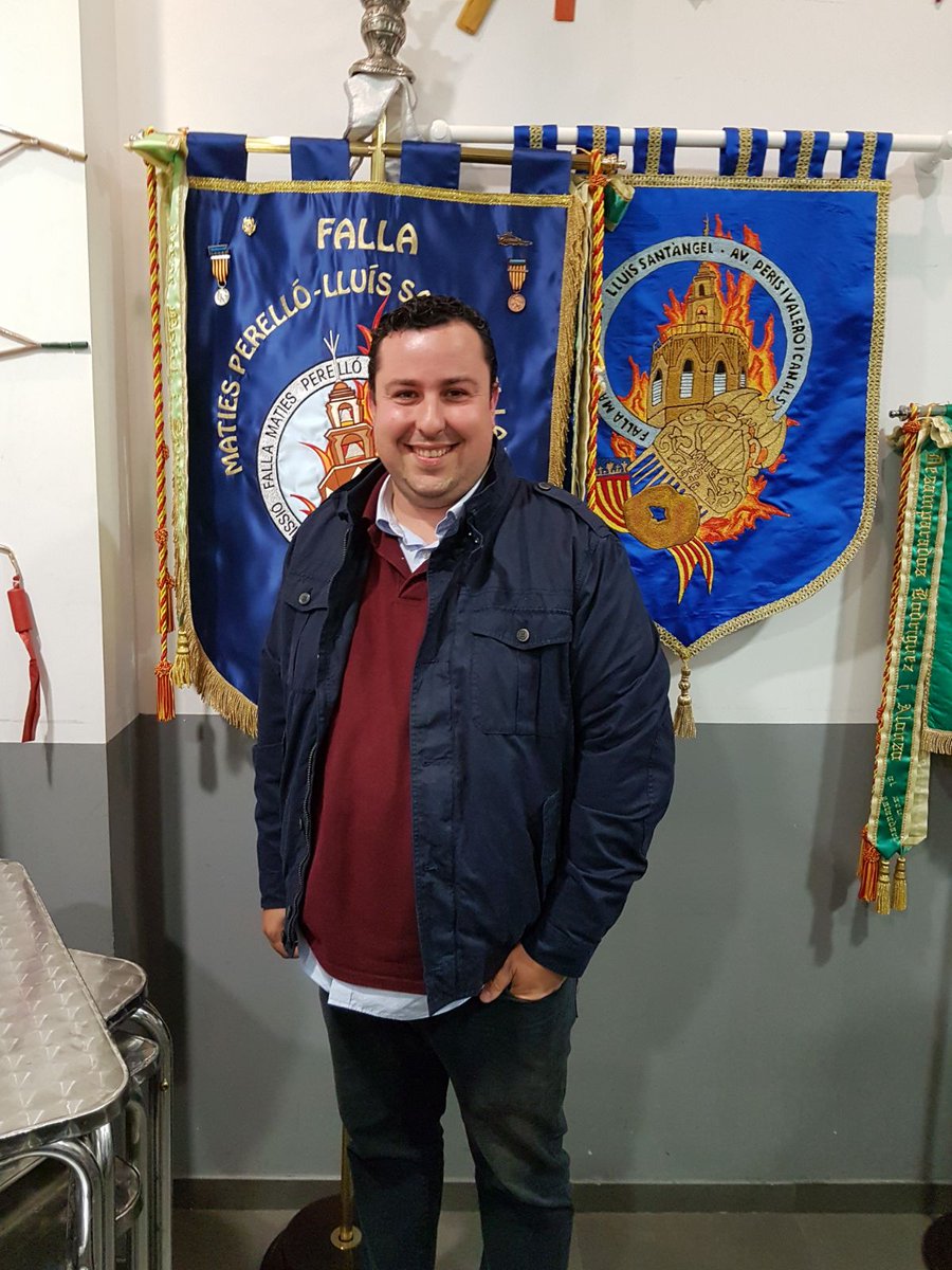 FallaMPLS's tweet image. Esta nit en junta general extraordinaria ha sigut elegit president de la falla Juan Guixeres, enhorabona Chiche! #falles #fallas