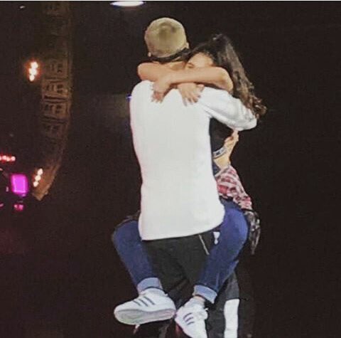 myboyfri3ndjb's tweet photo. @biebermaniasbra @justinbieber @radiodisney abençoada seja Rafaela que representou o fandom  

I vote for #Beliebers - @justinbieber #SquadGoals @radiodisney https://t.co/2OTKK2myR5
