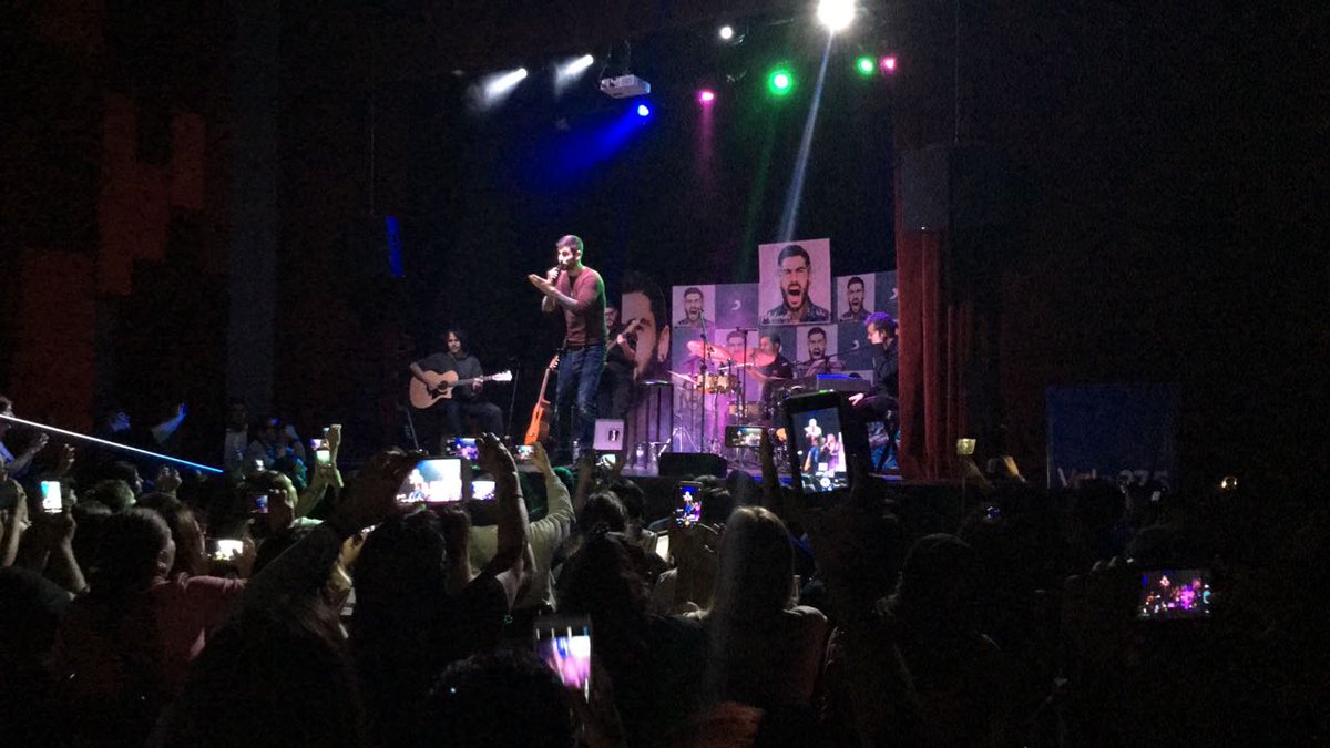 SonyMusicArg's tweet photo. ¡Ya arrancó el #ValeAcústico de @MelendiOficial con @Vale975! 😍😍😍 https://t.co/CB2iCnaxqY