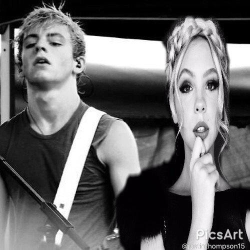 I'm hanging out with @PrivateJordynJ backstage at my concert tonight and thanks for coming out to support me