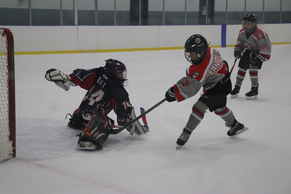 NyLokomotiv's tweet photo. 2006 Lokomotiv goaltender Devin Kelly ( Bethlehem) coming up big in the 2nd half https://t.co/gct52tspeB